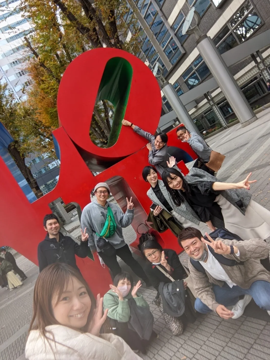 イベント会場前で撮影したメンバー写真