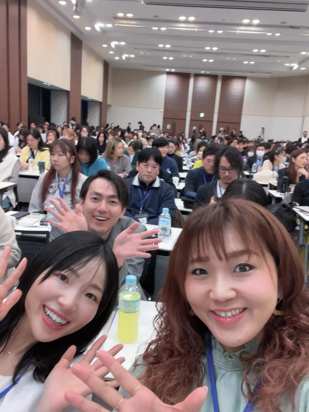 セミナー会場で仲間と撮影した写真